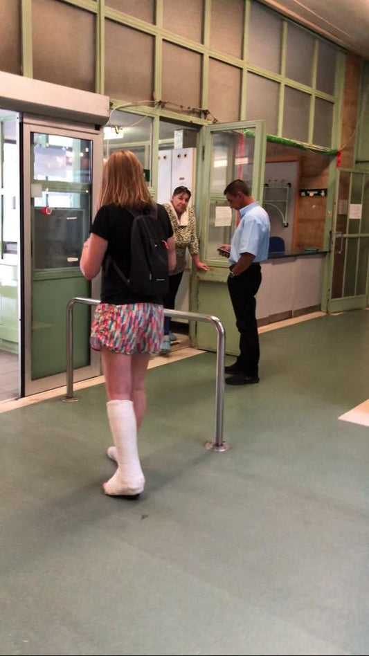 Cute girl in slwc going smoke in hospital- video