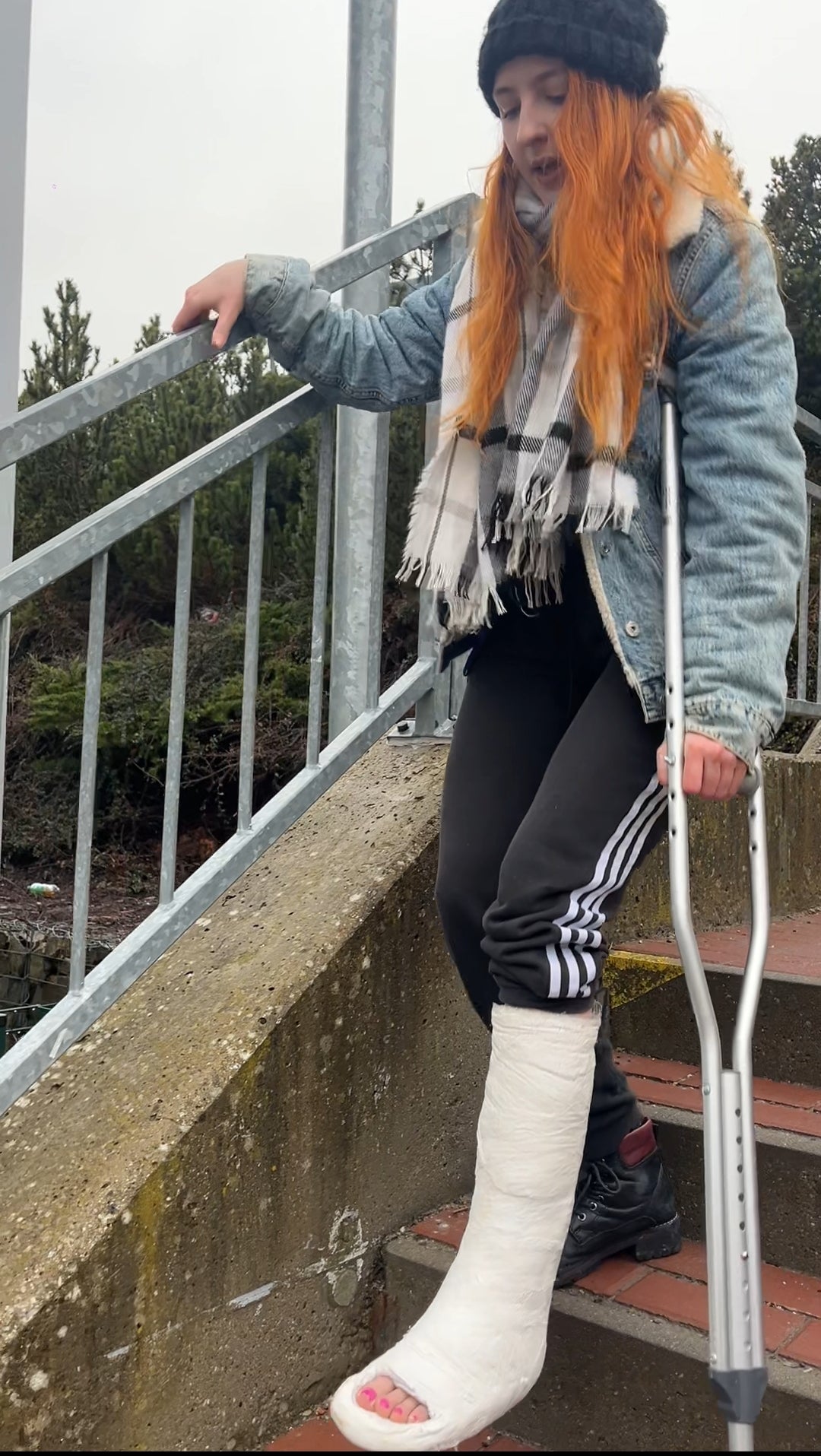 Redhead slwc on stairs ( 3 videos )