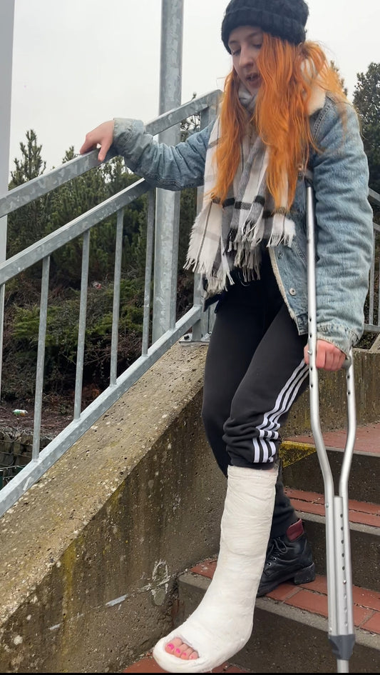 Redhead slwc on stairs ( 3 videos )