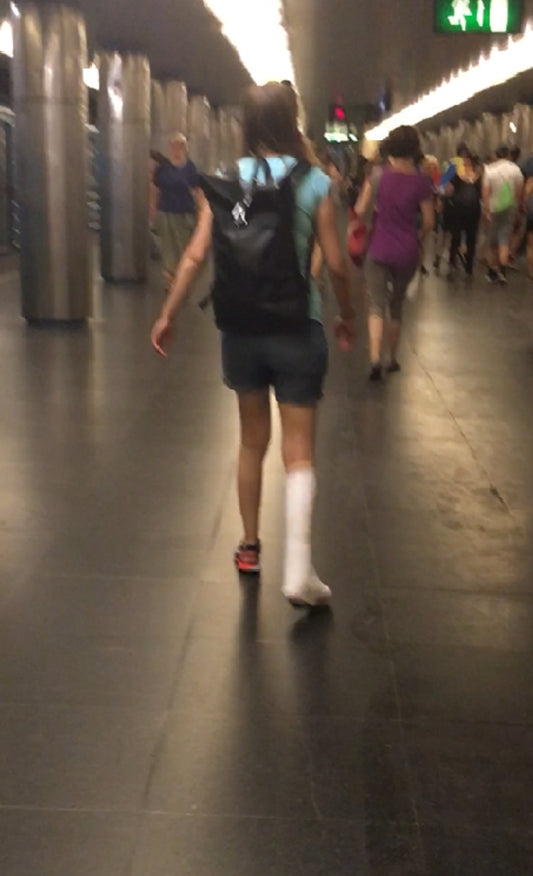 Girl with slwc in metro 2 videos