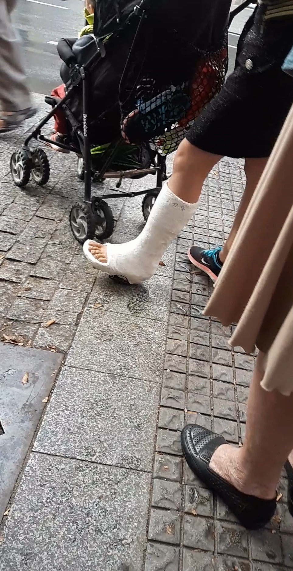 Slwc girl waiting for bus video