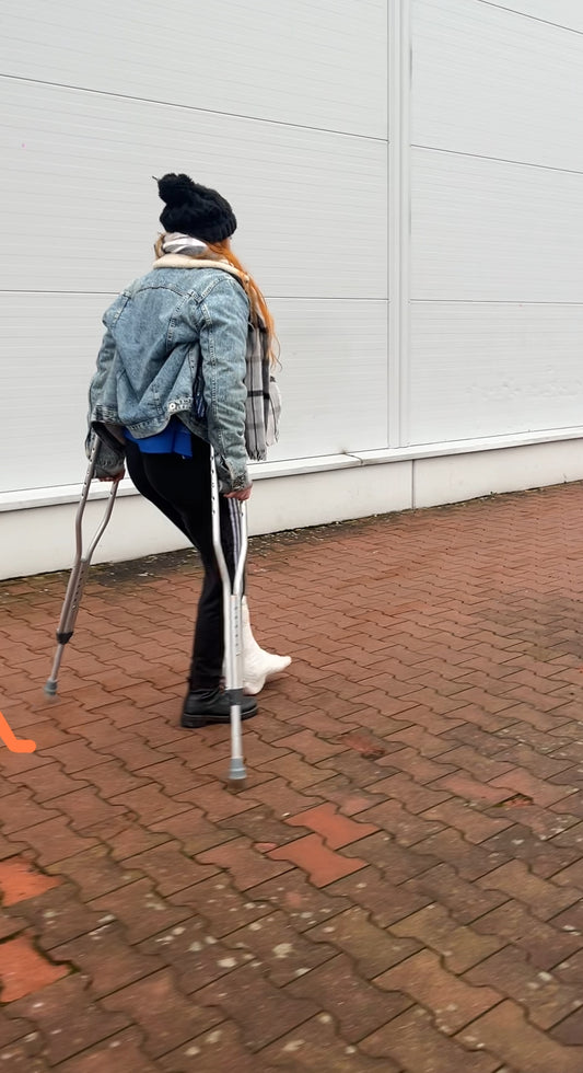 Redhead slwc crutches video