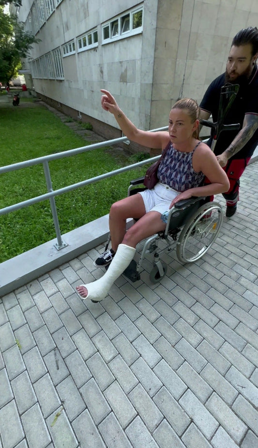 Girl with slwc wheelchair ( video )